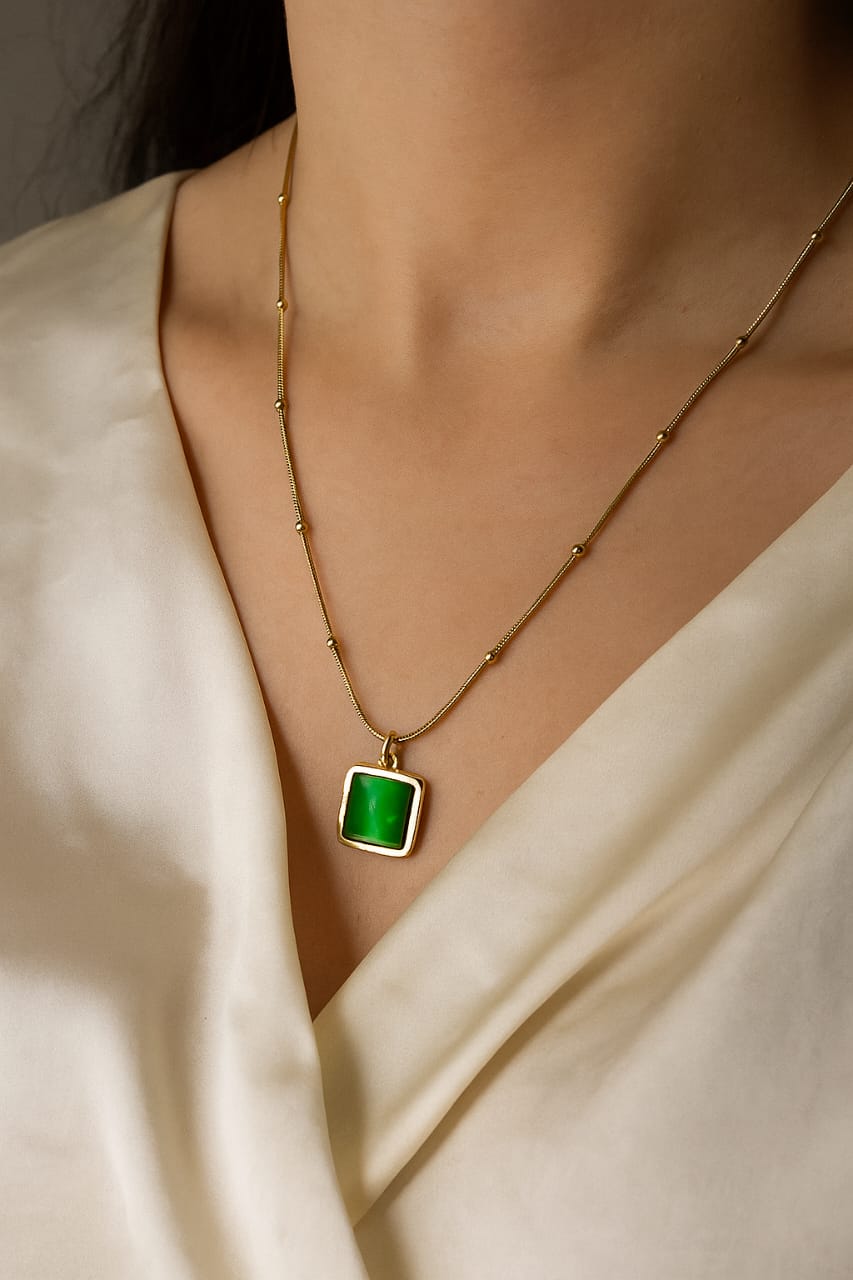 Verdant Frame – Green Onyx Necklace