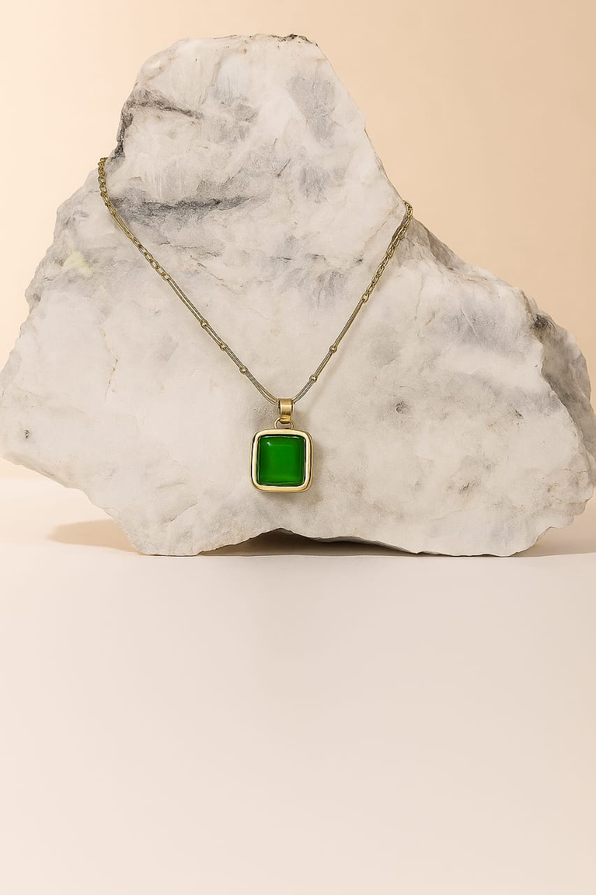 Verdant Frame – Green Onyx Necklace