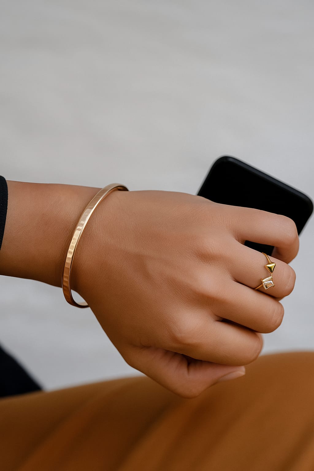 Sleek Hammered Finish Bangle – Rose Gold Plated