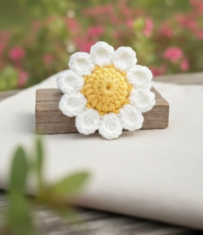 Daisy Pearl Hair Clip
